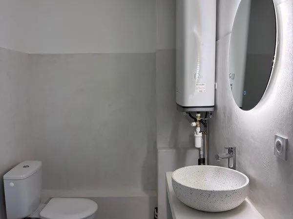 À LOUER - Appartement F2 rénové en plein coeur de ville (Rue du Théâtre / Place République)