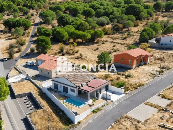 Maison neuve de 131 m² avec piscine, 4 chambres et une dépendance