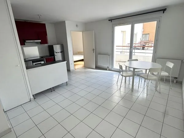 Appartement T2 MEUBLE de 39m² avec place de stationnement en sous-sol, proche gare RER