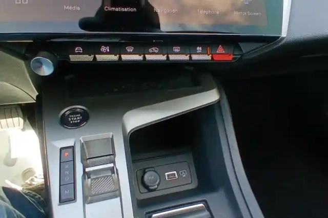 Peugeot 308 hybrid 136 e-dcs6 — photo 20