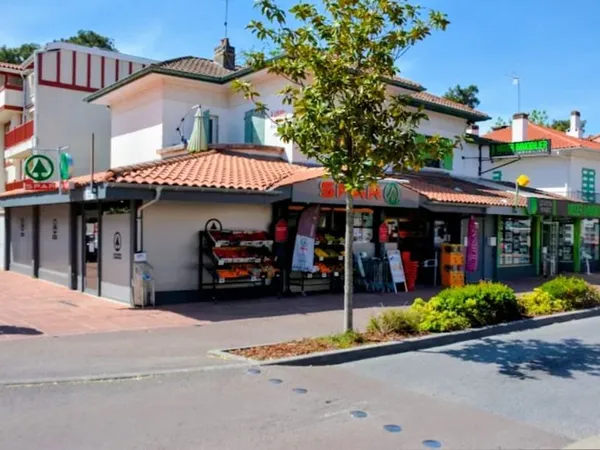 En exclusivité Murs libres de toute exploitation 180 m2 centre ville d'Hossegor