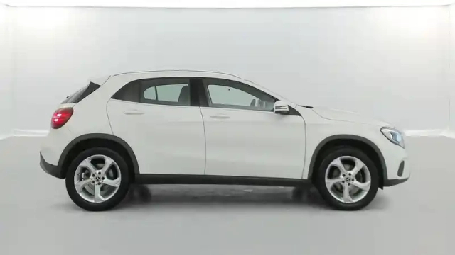 Mercedes Gla 180 d — photo 20