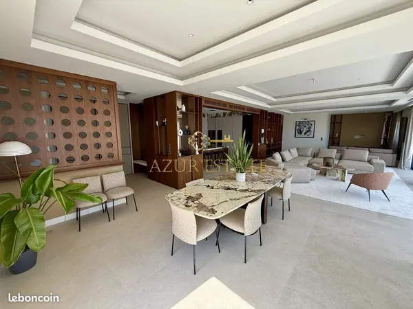 Villa 8 pièces 256 m²