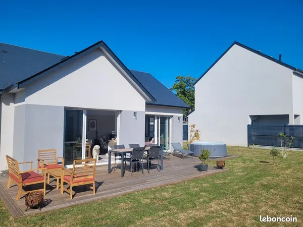 Maison récente (2022) de plain-pied de 79 m² avec garage de 19 m², terrasse bois et jardin de 440m2 