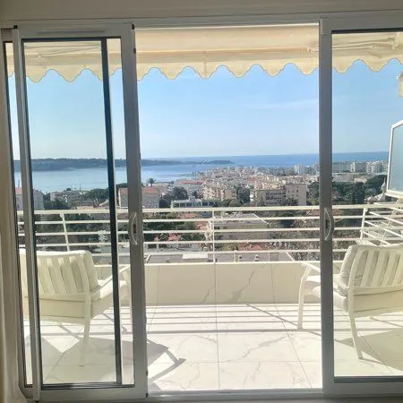 Cannes - Alexandra Palace : 3 Pièces Rénové, Terrasse & Vue Mer Panoramique