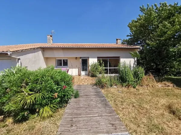 Maison T4 de plain pied avec garage et jardin