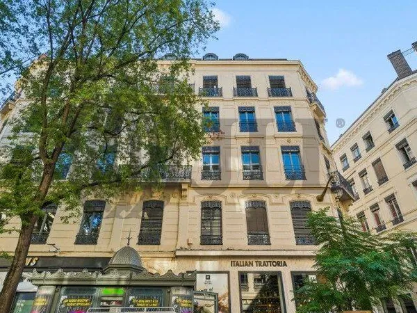 Bureau 390 m²