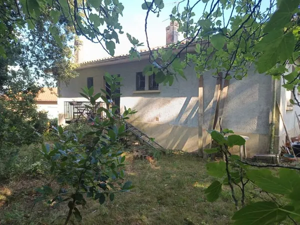 MAISON SUR SOUS SOL 3 CHAMBRES AVEC GARAGE , QUARTIER CALME