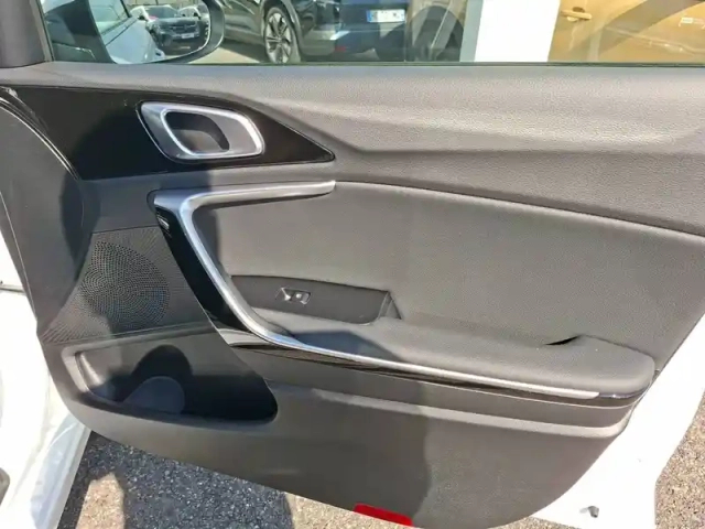 Kia Ceed sw 1.5 t-gdi 140 ch bvm6 — photo 25