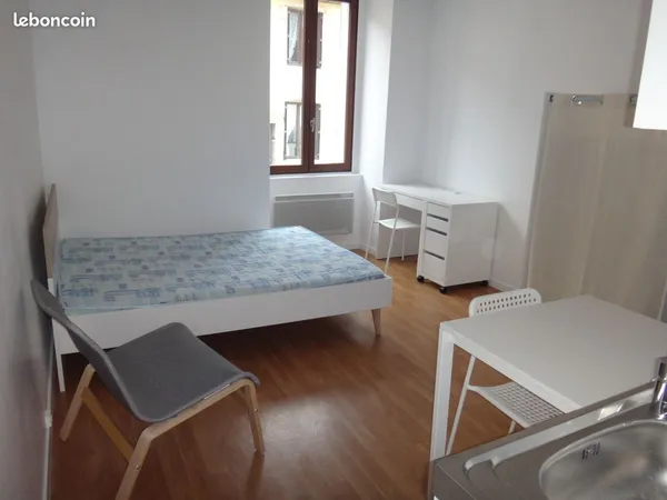 STUDIO MEUBLE à POLIGNY