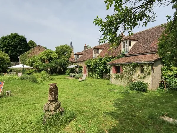 En exclusivité dans notre agence, Maison de Charme avec 5 chambres et gîte indépendant, avec vue dep