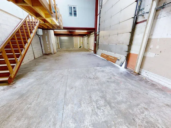 Local d'activité 255 m²