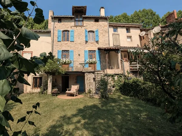Maison avec jardin et garage, plein centre St Antonin!