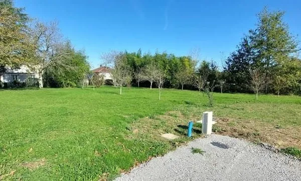 Terrain 736 m²