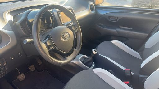 Toyota Aygo 1.0 VVT-i 69 - X-Play – 2015 – 92256 km – Essence – Boîte Manuelle — photo 15