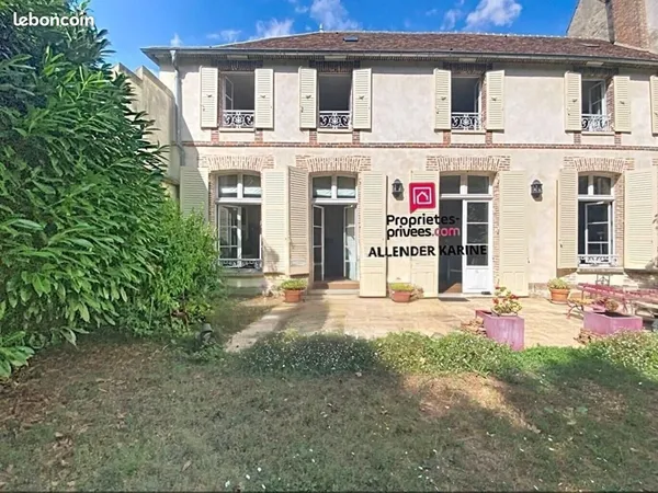 Maison 9 pièces 241 m²