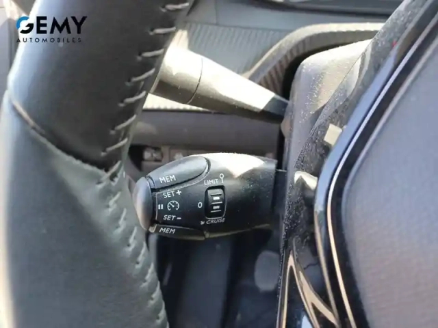 Peugeot 208 puretech 100 s&amp;s bvm6 — photo 17