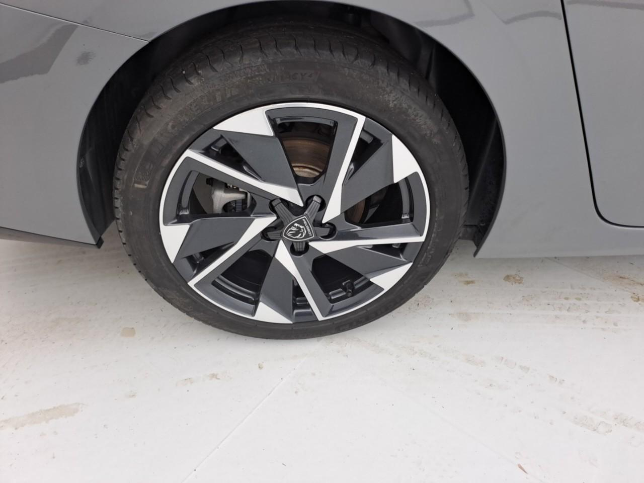 Peugeot 308 sw hybrid 145 e-dcs6 allure — photo 18