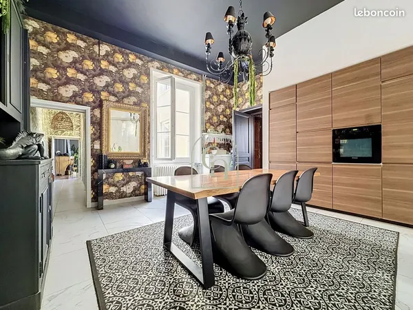 Appartement 8 pièces 252 m²