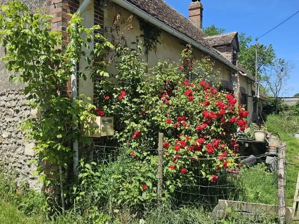 Longère et grange dans cadre bucolique au calme
