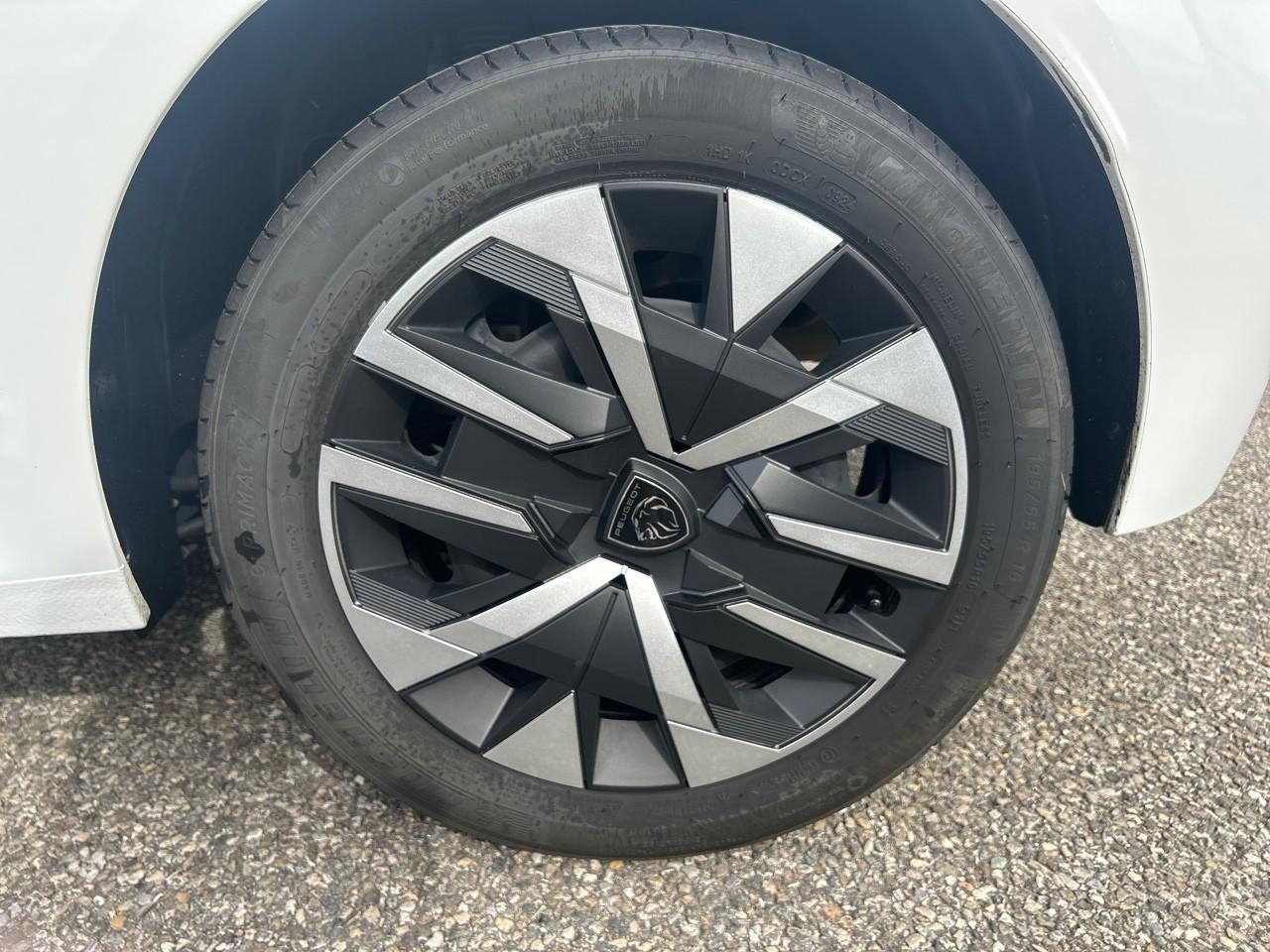 Peugeot 208 1.2 puretech 100ch s&s active — photo 11