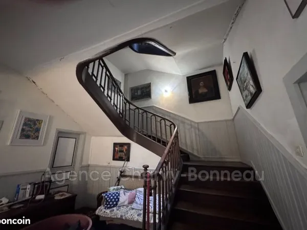 Maison 10 pièces 359 m²