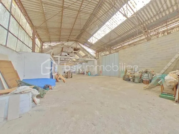 Local 1 pièce 770 m²