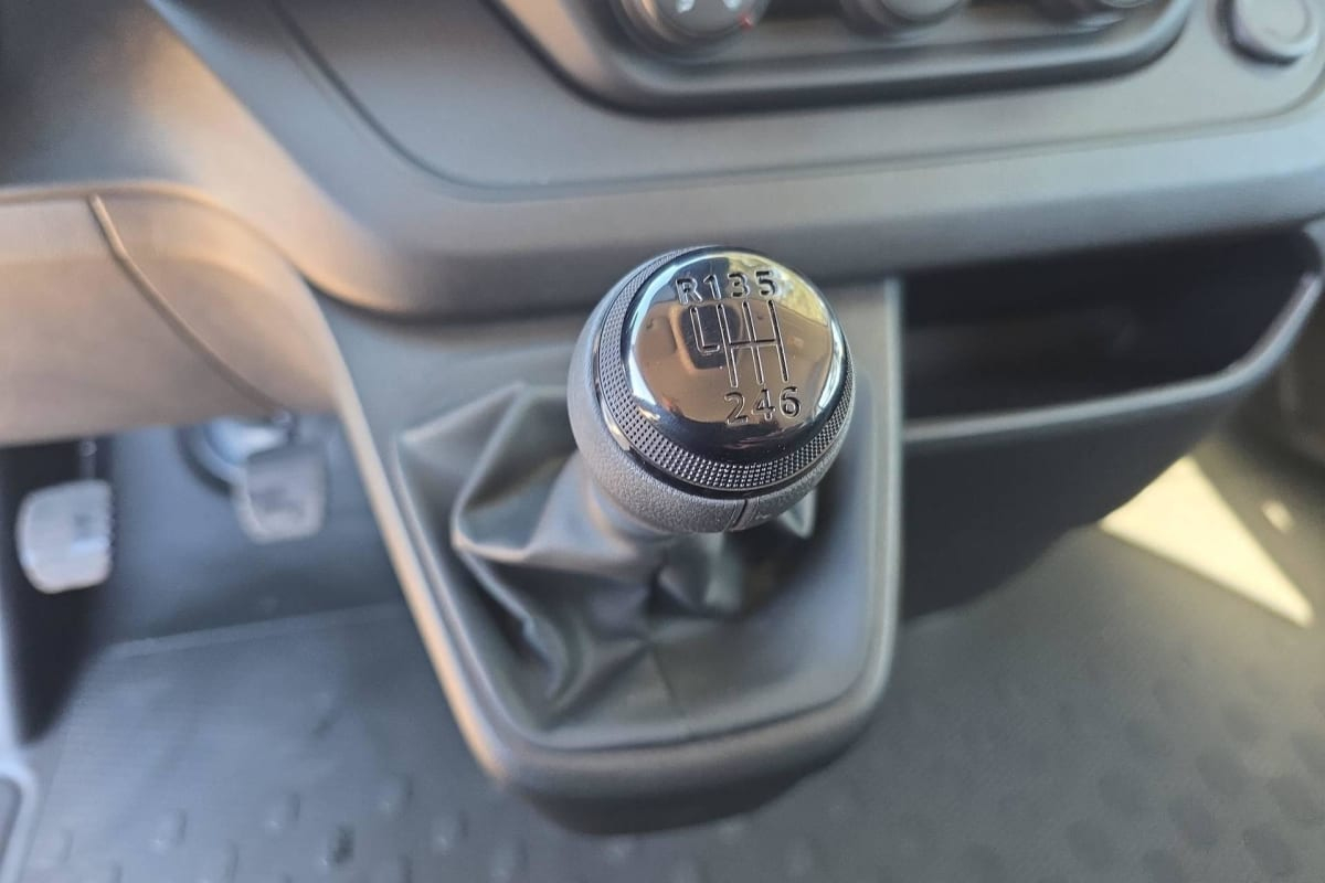 Renault TRAFIC FOURGON — photo 16