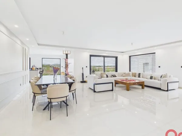 Maison 5 pièces 206 m²