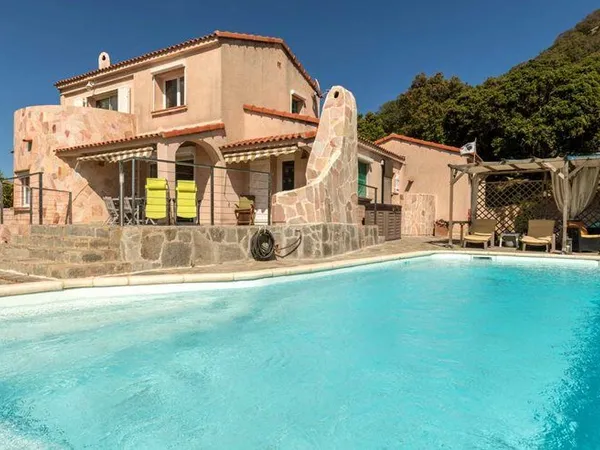 Sud corse proche mer deux villas 10 personnes 9060m2 piscine jacuzzi