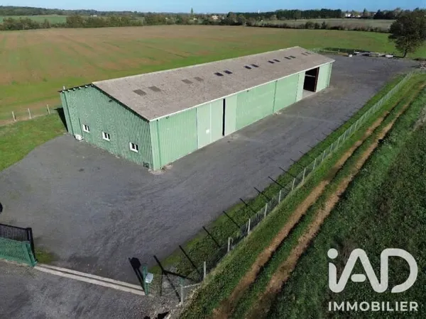 Local commercial 1 pièce 744 m²