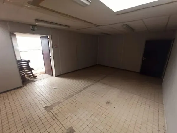 Local 84 m²