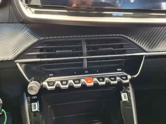Peugeot 208 turbo 100 ch bvm6 — photo 23