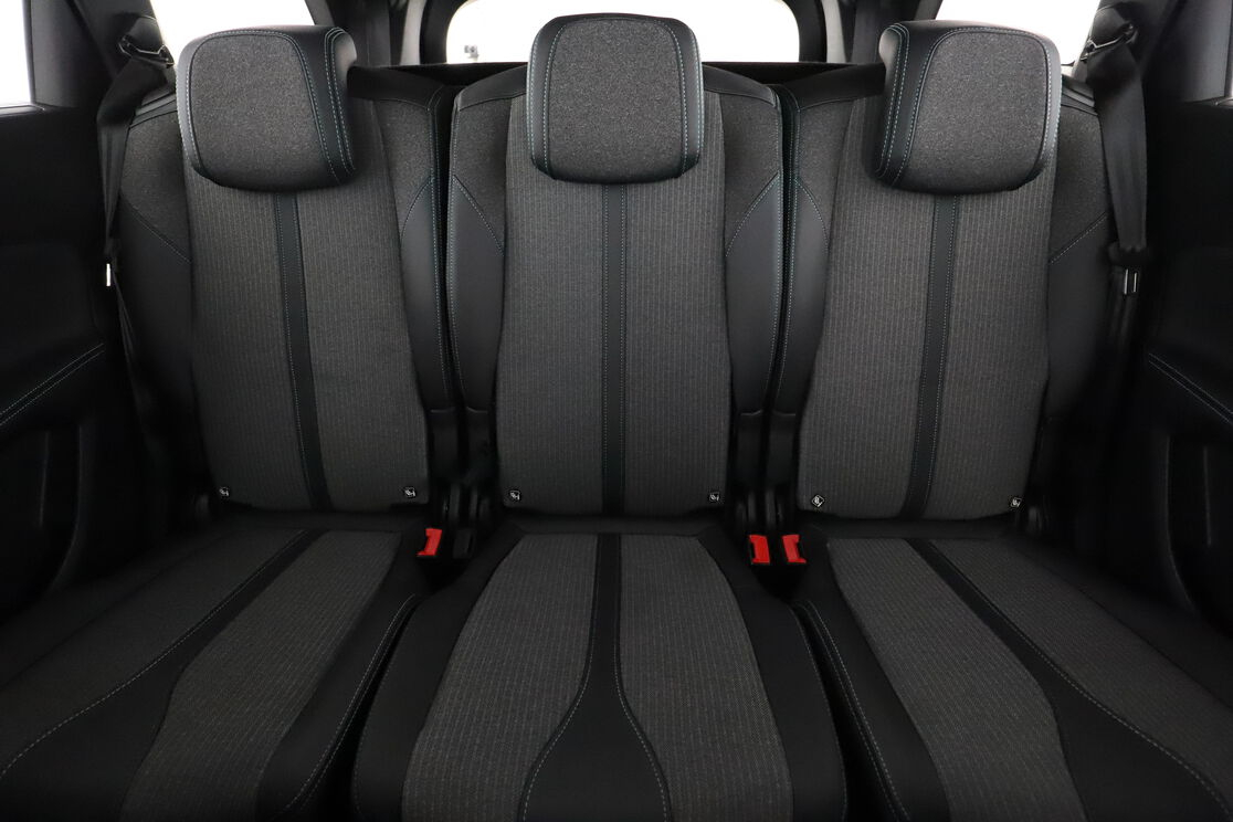 Peugeot 5008 1.2 Hybrid Allure Pack e-DCS6 — photo 14