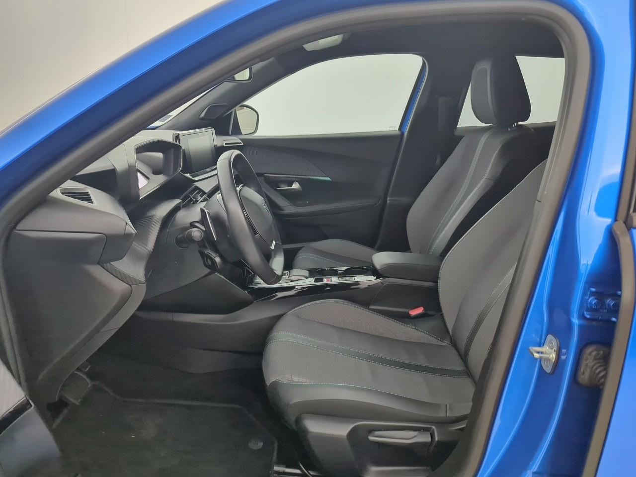 Peugeot 2008 puretech 130 s&s eat8 allure pack — photo 9
