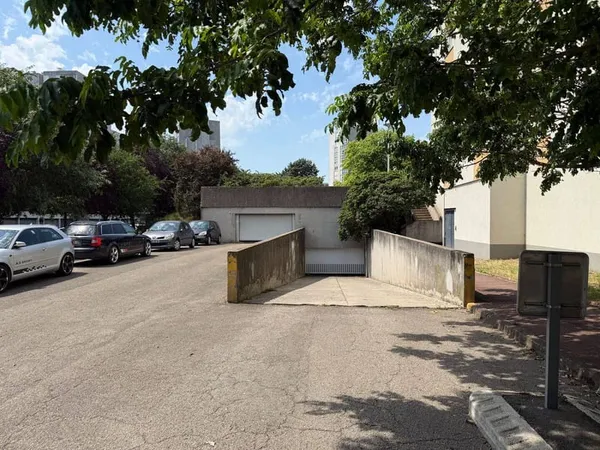 Parking 12 m²