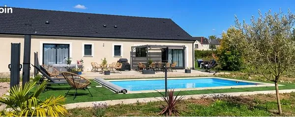 Maison récente avec piscine et grand jardin