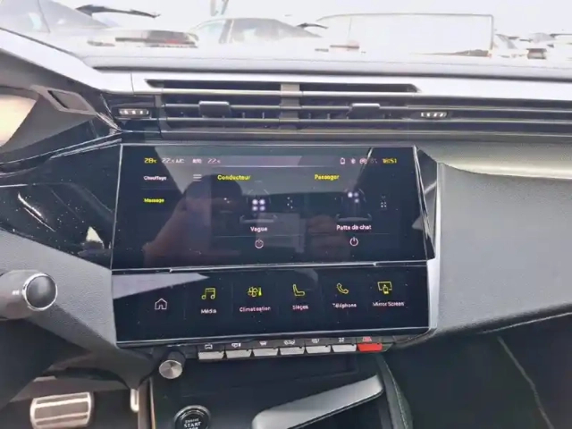 Peugeot 408 phev 225 e-eat8 — photo 24