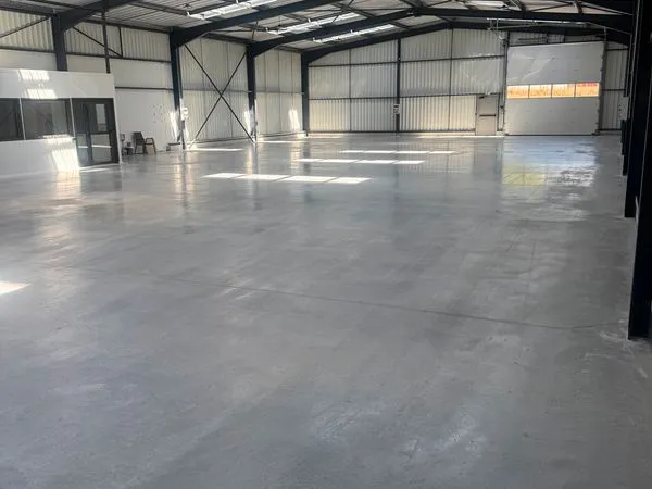 Briec - bâtiment d'activité neuf 1 036 m² - terrain 4 032 m² - accès rn165