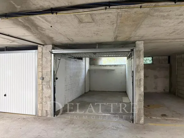 GARAGE SOUS SOL - MOUGINS LE HAUT