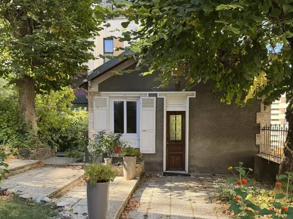 Loue studio equipé 22m² avec jardin dans propriété à Chaville (92)