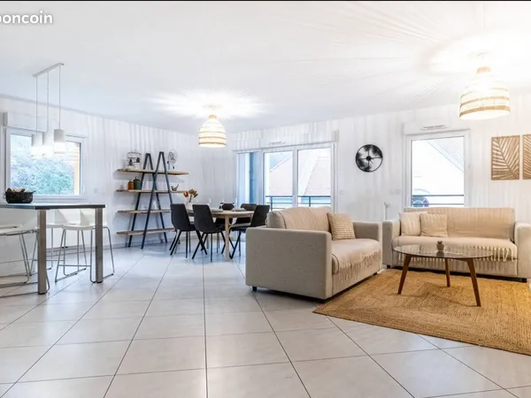 Annecy - 91 m² - Séjour 50 m² - Balcon plein sud - 5e étage - Vieille ville à pied