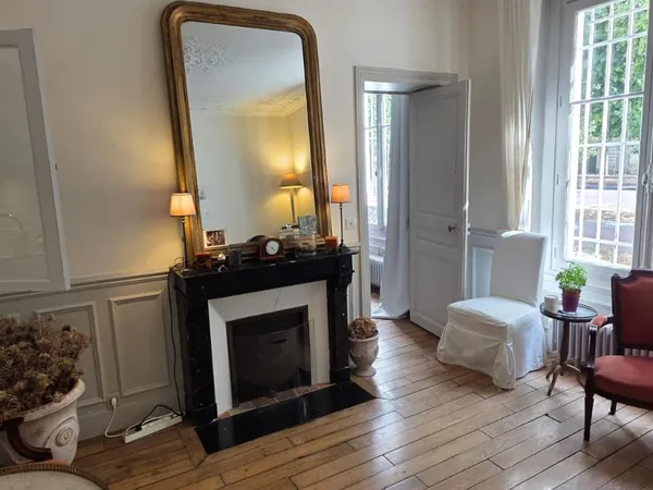 Particulier vend à Versailles Notre Dame ,bd de la Reine appartement de 2 pièces lumineux dans ancie