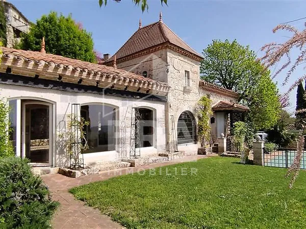 Maison 10 pièces 390 m²