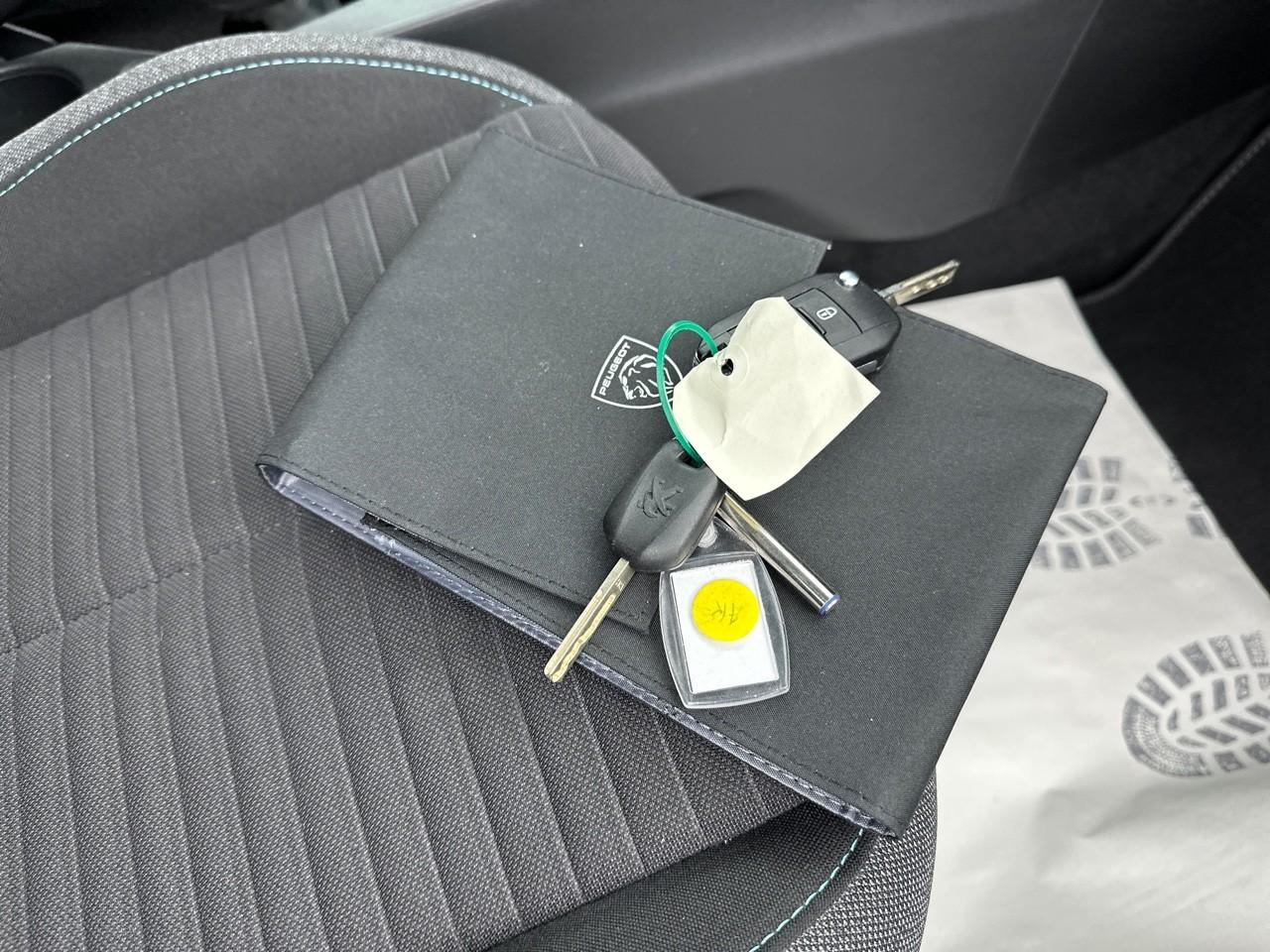 Peugeot 2008 puretech 100 s&s bvm6 style — photo 31