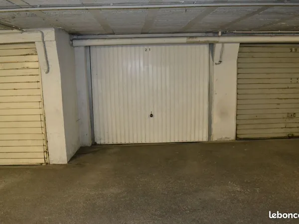 Garage/box clinique mutualiste