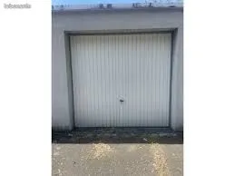 Place de parking dans box fermé