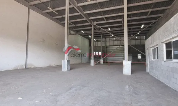 ENTREPOT / LOCAL COMMERCIAL - 500m2 en ZI no 3 de Saint-Pier