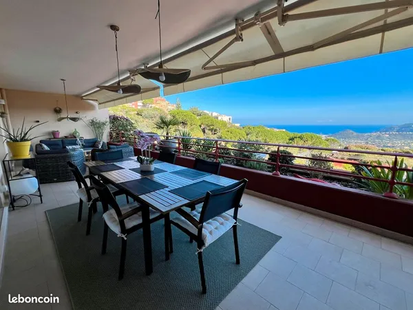 Appartement 96m² -3 pièces - Vue mer panoramique et Massif de l'Estérel