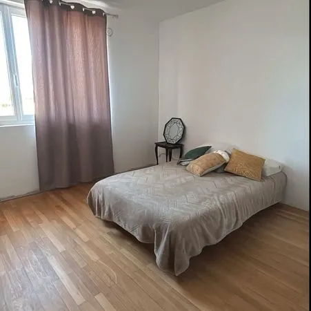 Chambre meublée 14 m² - Vue dégagée - Jardin & climatisation - Vaugneray